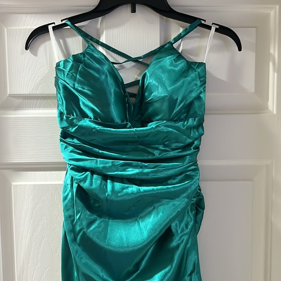 Berlinnova Green Spaghetti Straps Corset Back Long Prom Formal Dress - Picture 6 of 11